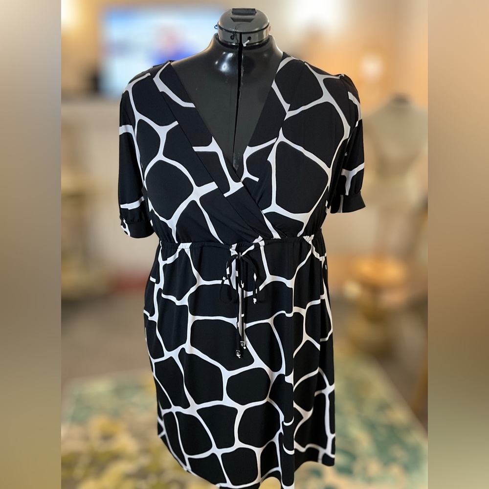 Michael Kors Giraffe Print Faux Wrap Dress 2X NWOT Black White SS26 Trend summer - Picture 3 of 9